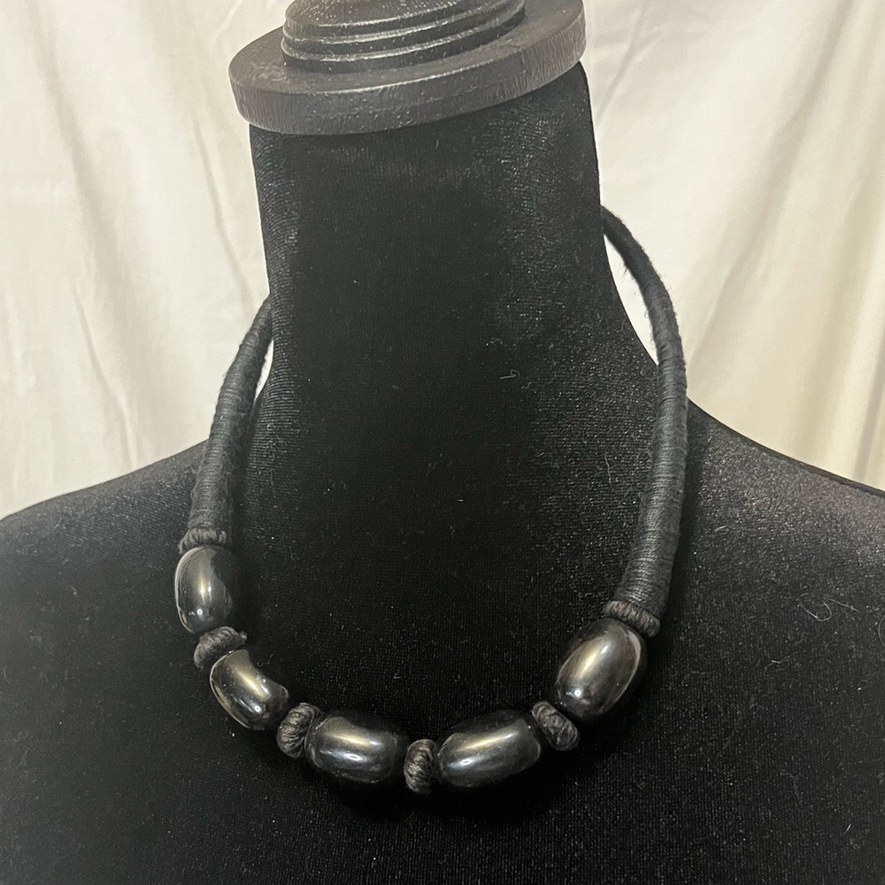 2/$5🎈Great American black robe and feed necklace. Brand new.